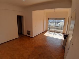 Foto 1 de Venta departamento 4 ambientes. Centro.