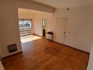 Foto 2 de Venta departamento 4 ambientes. Centro.