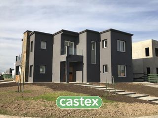 Foto 2 de Casa a la venta en dos plantas con piscina en Araucarias, Puertos