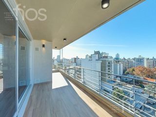 Venta departamento  de tres dormitorios con balcón y terraza exclusiva en Parque España