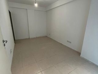 Dpto de 2 ambientes en PB con patio y 2 baños