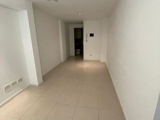Dpto de 2 ambientes en PB con patio y 2 baños