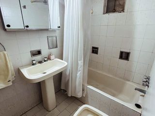 Casa en venta - 2 dormitorios 1 baño 1 cochera - 80mts2 - La Plata