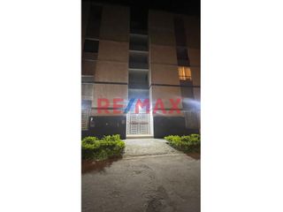 Foto 4 de Venta departamento cerca de parques ,escuelas y zonas comerciales.

1 habitación principal con baño incluido
2 habitaciones secundarios
1 baño com