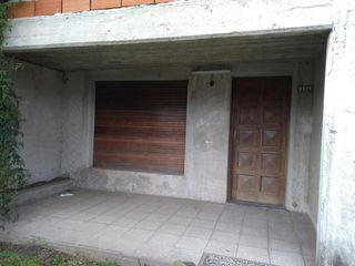 Casa en venta - 2 Dormitorios 1 Baño - 130 mts2 - Los Hornos