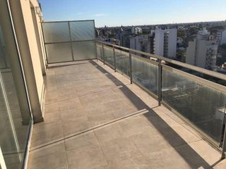 Av. Mosconi 3200:  Excelente 2 amb con balcón terraza