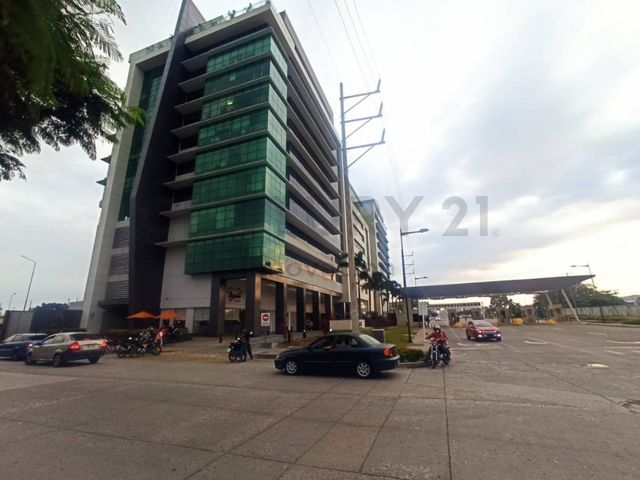 Se vende oficina a la salida del aeropuerto, norte de Guayaquil JRG