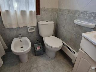Casa en venta - 4 Dormitorios 2 Baños - Cochera - 1.008Mts2 - San Carlos de Bariloche