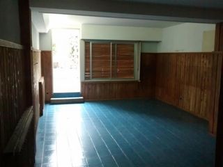 Foto 3 de Amplio departamento céntrico de 3 dormitorios con patio. Apto profesional