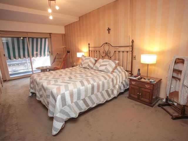 Venta- DUPLEX Semipiso 6 amb. con 3 Cocheras.- Flores