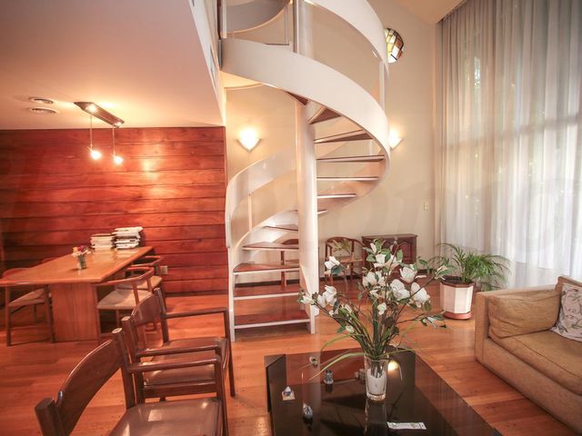 Venta- DUPLEX Semipiso 6 amb. con 3 Cocheras.- Flores
