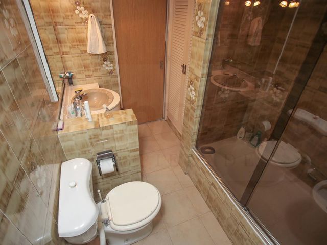 Venta- DUPLEX Semipiso 6 amb. con 3 Cocheras.- Flores