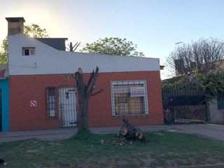 Foto 1 de Casa 4 Ambientes En Venta - Francisco Alvarez