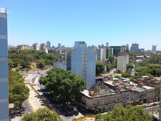 Zona Parque Lezama, 3 ambientes al frente, balcon, cocina separada,  vista panoramica,