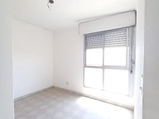 Zona Parque Lezama, 3 ambientes al frente, balcon, cocina separada,  vista panoramica,