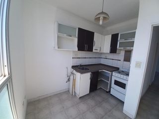 Zona Parque Lezama, 3 ambientes al frente, balcon, cocina separada,  vista panoramica,