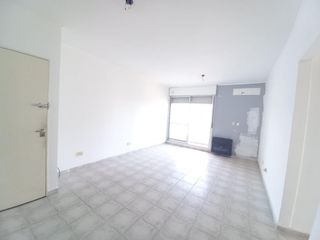 Zona Parque Lezama, 3 ambientes al frente, balcon, cocina separada,  vista panoramica,