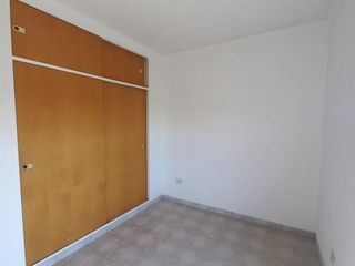Zona Parque Lezama, 3 ambientes al frente, balcon, cocina separada,  vista panoramica,