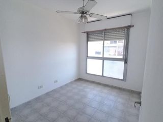 Zona Parque Lezama, 3 ambientes al frente, balcon, cocina separada,  vista panoramica,