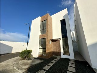 Foto 1 de CASAS MODERNA EN VENTA EN URB PORTÓN DEL SOL - MANTA