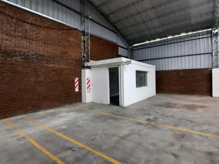 Depósito en  Alquiler de 2500 m2 en La Plata