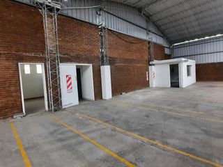 Depósito en  Alquiler de 2500 m2 en La Plata