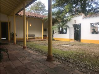Casa en Alquiler por Día Sector Alto del Tesoro Medellín