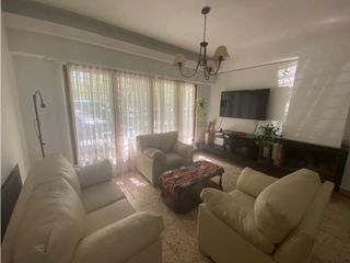 Foto 5 de Chalet 7 ambientes. Excelente ubicación. U$S 410.000.-