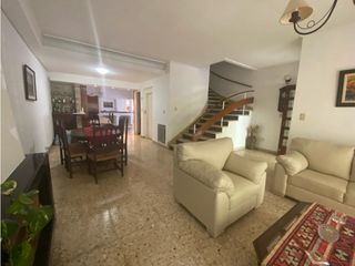 Foto 6 de Chalet 7 ambientes. Excelente ubicación. U$S 410.000.-