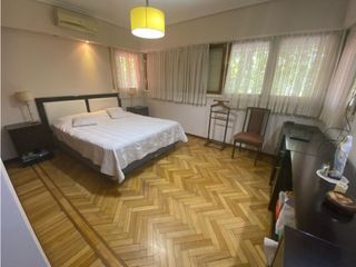 Foto 4 de Chalet 7 ambientes. Excelente ubicación. U$S 410.000.-