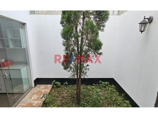 Foto 9 de 🏡 ¡Vive con tranquilidad en la Campiña de Moche! 🌿✨

Descubre esta hermosa casa en esquina, ubicada dentro del exclusivo Condominio Villa Muchik, do