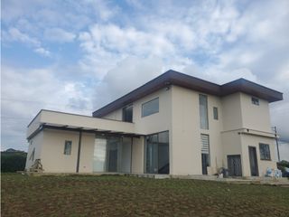 Foto 1 de Vendo Hermosa Casa Nueva en Santo Domingo de los Tsáchilas