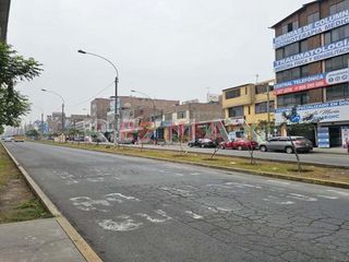 Foto 3 de HOTEL EN VENTA EN SJL a unos pasos de la Avenida Wiesse!!!

San Juan de Lurigancho es uno de los distritos más poblados de Lima, y por ende los inve