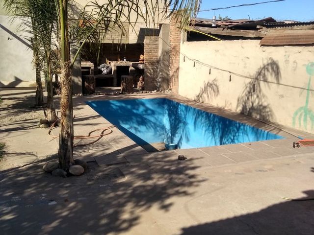 Venta casa 3 dormitorios, con patio y pileta