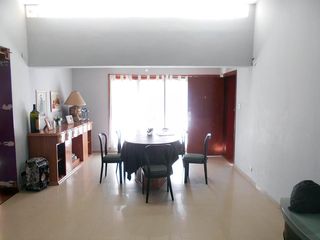 Importante Casa 5 Amb. Con Pileta, Quincho y Parrilla S/L 9.90x40M²- Ramos Mejia