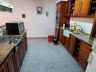 Foto 6 de Chalet 4 ambientes con garage en dorrego y alvarado