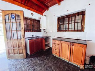 Casa en alquiler - 2 dormitorios 1 baño - 98mts2 - Lisandro Olmos Etcheverry, La Plata