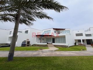 Foto 2 de condominio Moravia, Km 89.8 panamericana sur, Bujama, la casa numero 12, con vista al mar.
La casa tiene 189 mts2, consta de siete habitaciones, de l