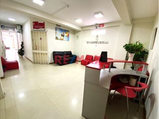 Foto 6 de ¿Eres médico, psicólogo , nutriólogo, terapeuta u otro profesional de la salud? Este espacio es ideal para ti!!!

 Excelente ubicación y fácil acces