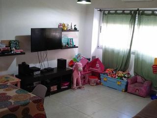 Foto 2 de Excelente 2 AMB en Planta Baja al frente.-  Banfield Este
