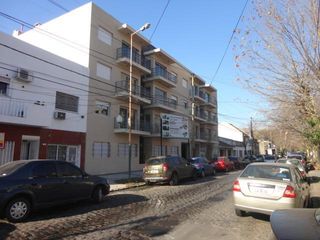 Foto 1 de Excelente 2 AMB en Planta Baja al frente.-  Banfield Este
