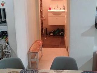 Foto 9 de Excelente 2 AMB en Planta Baja al frente.-  Banfield Este