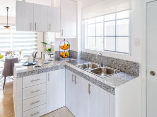 Foto 9 de Espectacular casa de venta nueva  en Urb. Casalaguna /km 12 av. León Febres Cordero / Acepto Biess