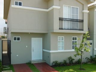 Foto 1 de Espectacular casa de venta nueva  en Urb. Casalaguna /km 12 av. León Febres Cordero / Acepto Biess
