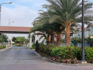 Foto 23 de Espectacular casa de venta nueva  en Urb. Casalaguna /km 12 av. León Febres Cordero / Acepto Biess