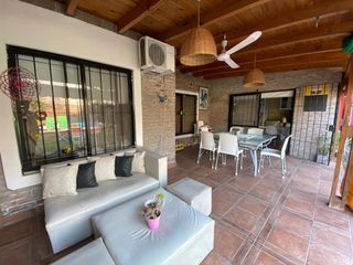 Foto 1 de Casa Funes  tres dormitorios con pileta en venta