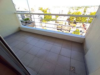 Alquiler monoambiente balcón y amenities en Flores