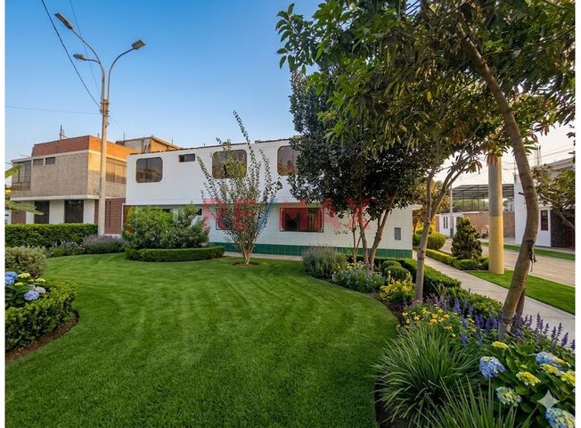 Casa en Venta en Ate - Widok 4