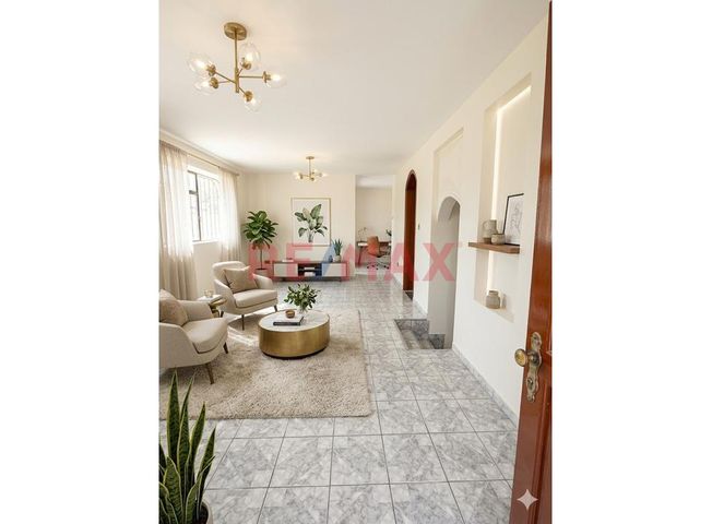 Casa en Venta en Ate - Więcej