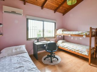 Casa de 4 dormitorios en venta con pileta en Fisherton Rosario
